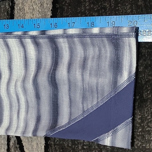 UNDER ARMOUR Fitted Capri Leggings - Picture 6 of 10